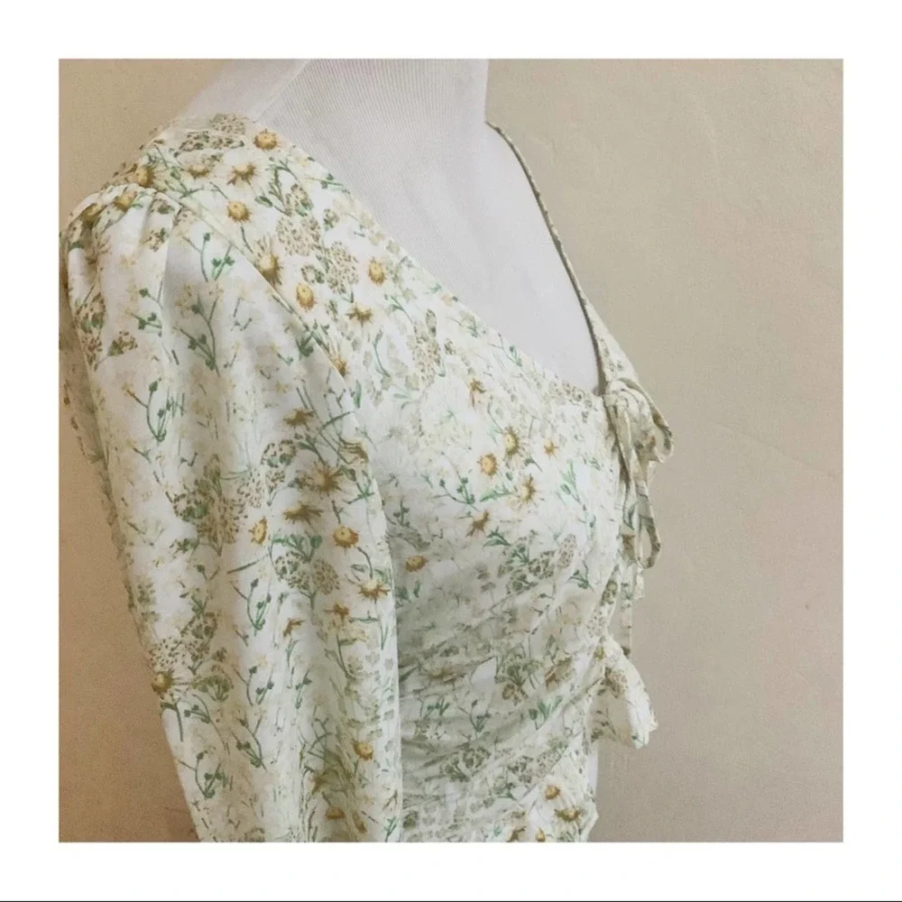 H&M Cottage Core Ruched Cropped Blouse Tie Front Cream & Yellow Size Medium - Picture 14 of 15